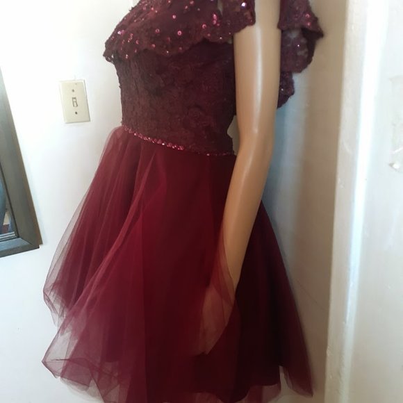 MORILEE BY MADELINE GADNER  BURGUNDY TULLE EMBELLISHED PROM DRESS SIZE US 2 - Picture 6 of 11